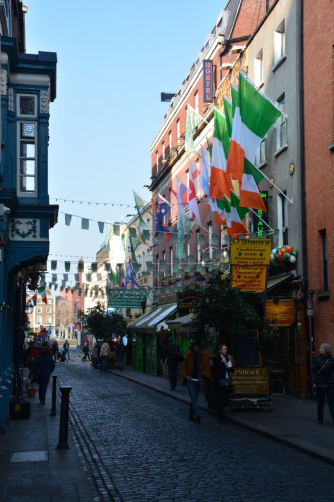 Lanes of pubs in Temple Bar